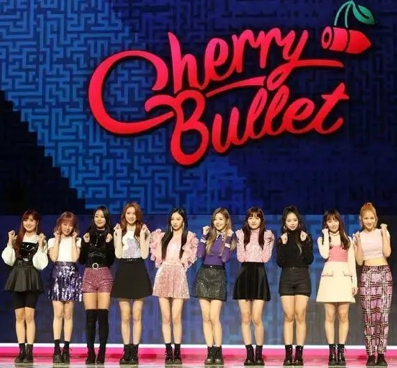 K-pop 아티스트 무대 퍼포먼스 장면